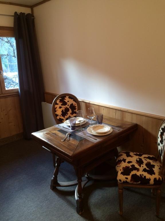 Chambre D'Hote La Tour Du Merle Le Villard (Savoie) Room photo