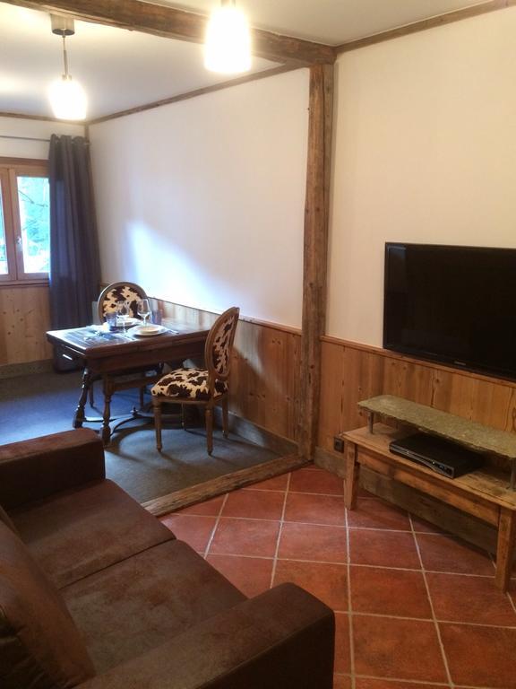 Chambre D'Hote La Tour Du Merle Le Villard (Savoie) Room photo